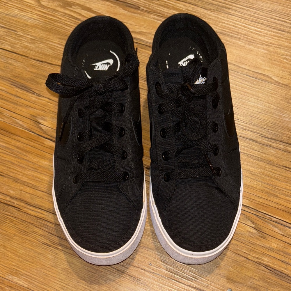 Nike woman  Black Canvas Sneakers with White Sole